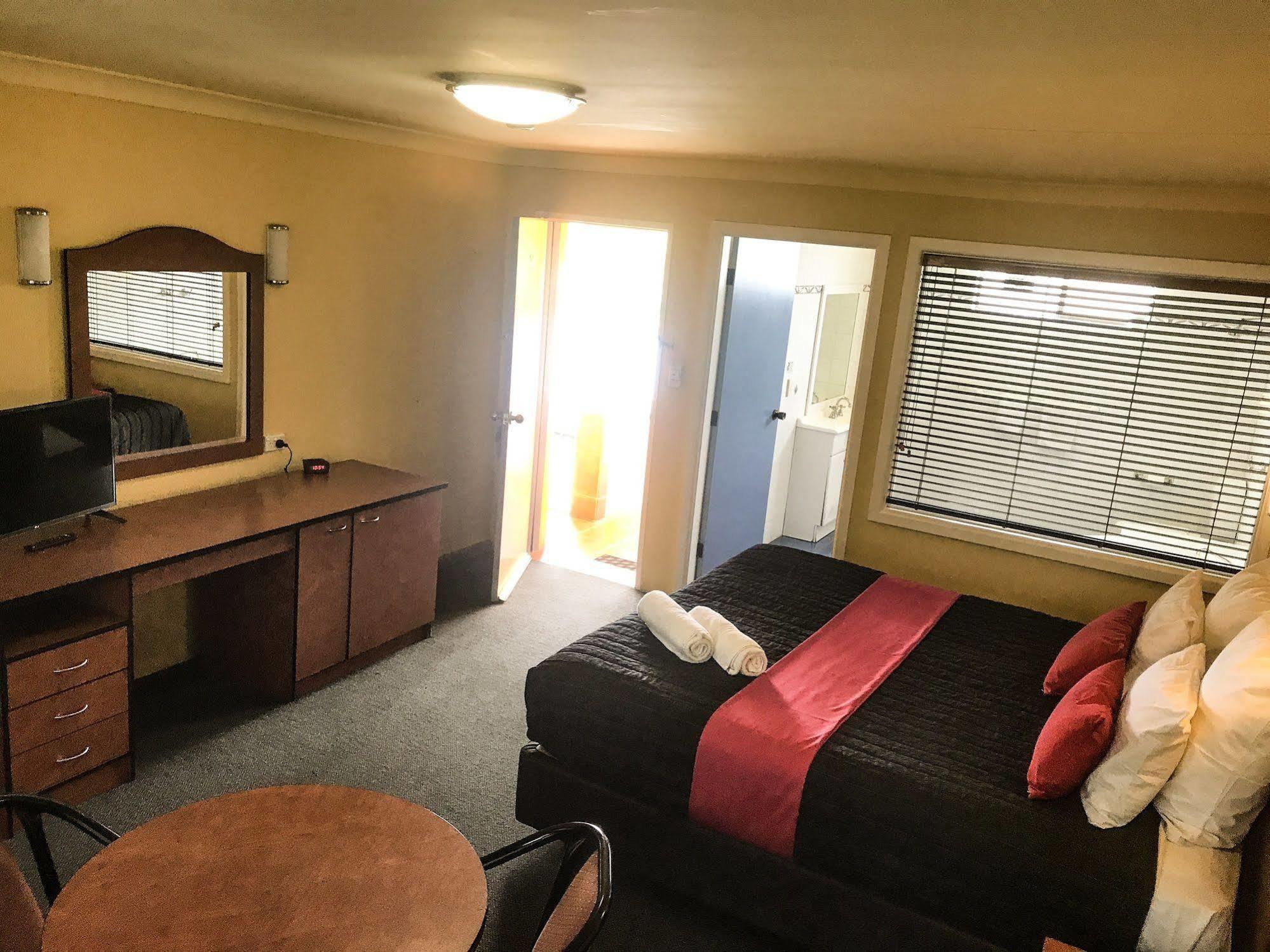 Colonial Motel Ричмонд Экстерьер фото