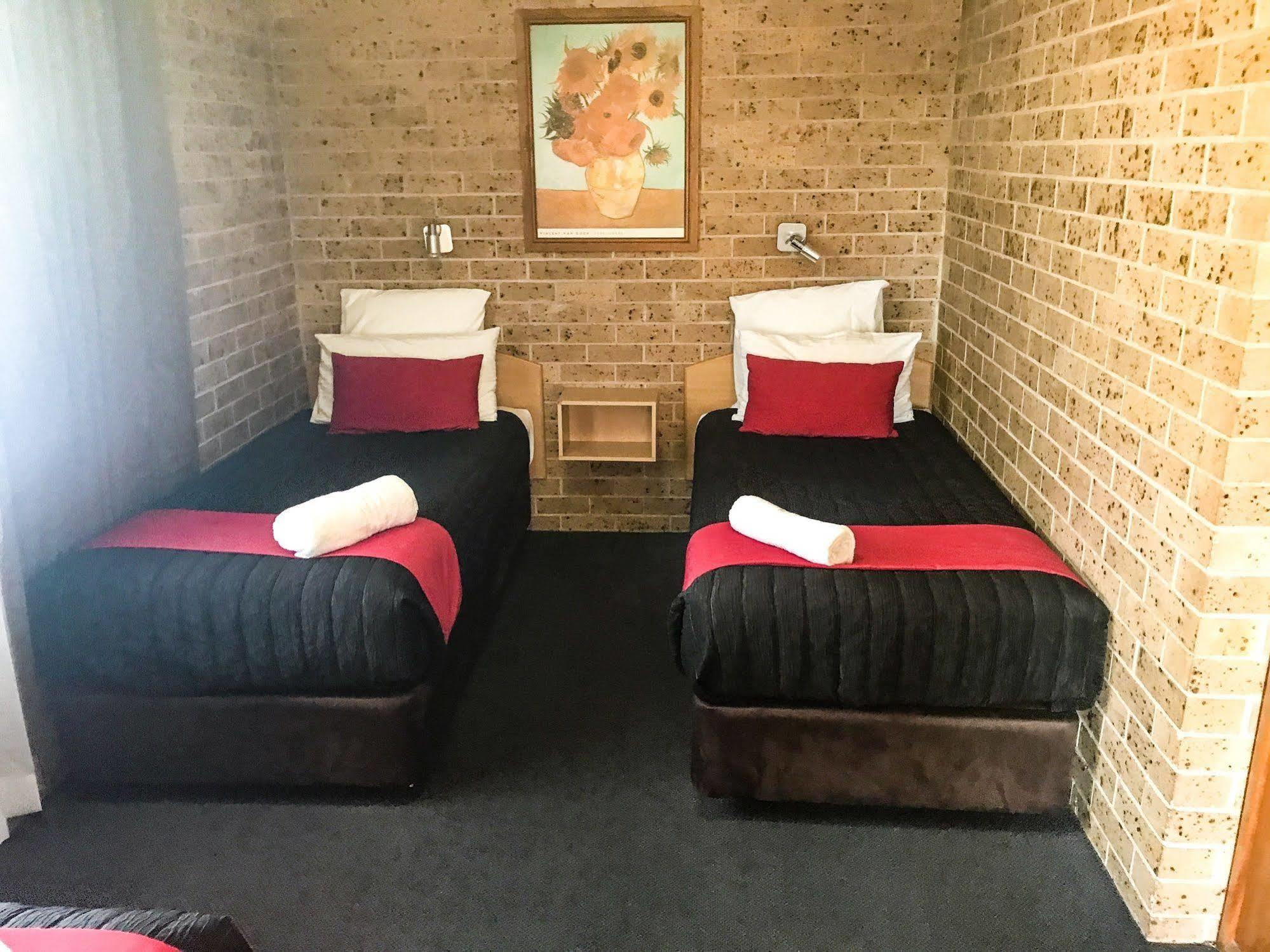 Colonial Motel Ричмонд Экстерьер фото